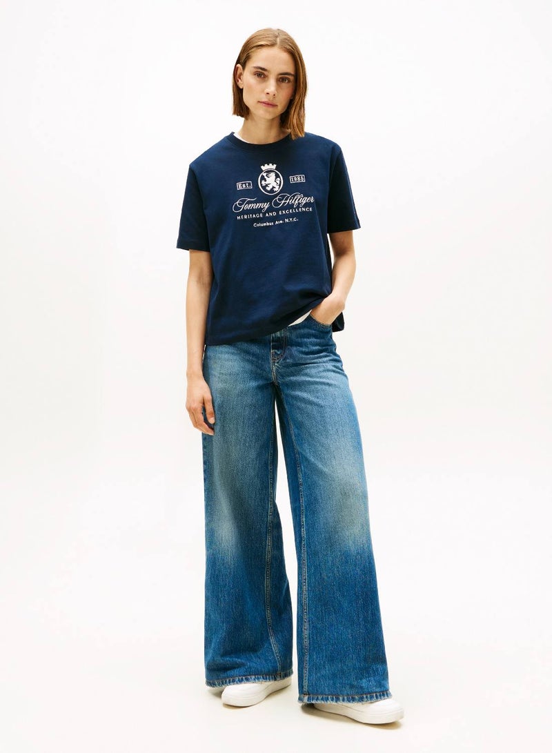 تومي هيلفيغر تيشيرت بقصّة مريحة بشعار تي آيتش مطرز - Image 3